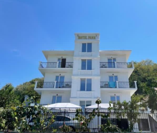Hotel Fama Škalngur Zewnętrze zdjęcie