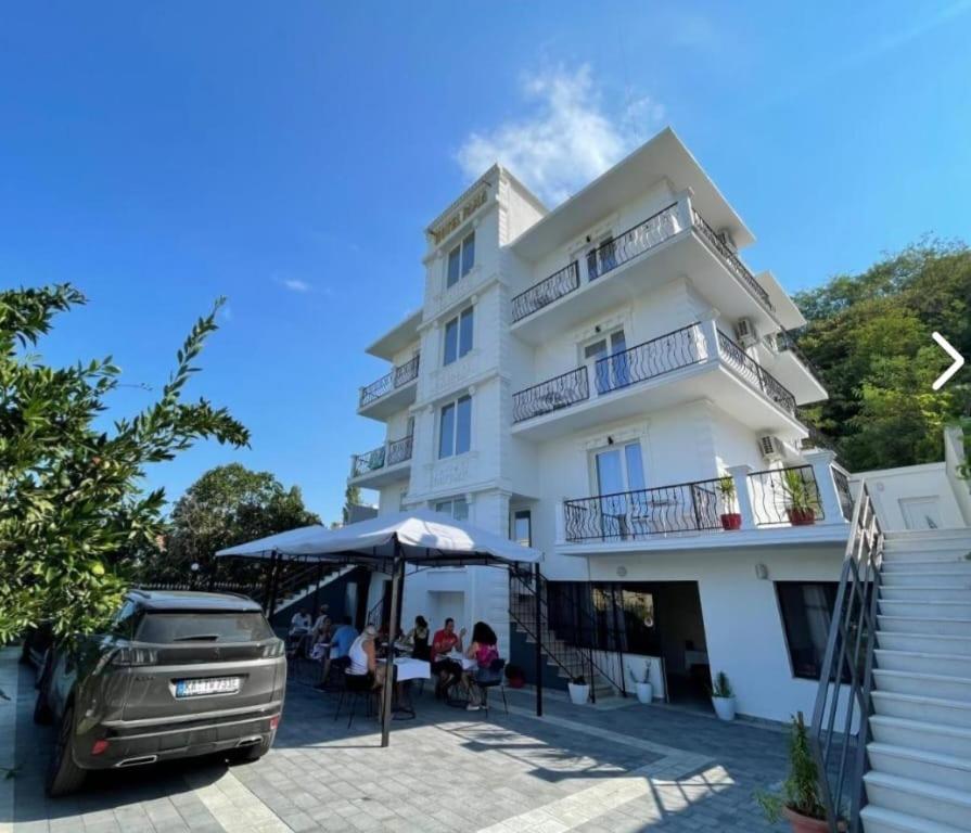 Hotel Fama Škalngur Zewnętrze zdjęcie