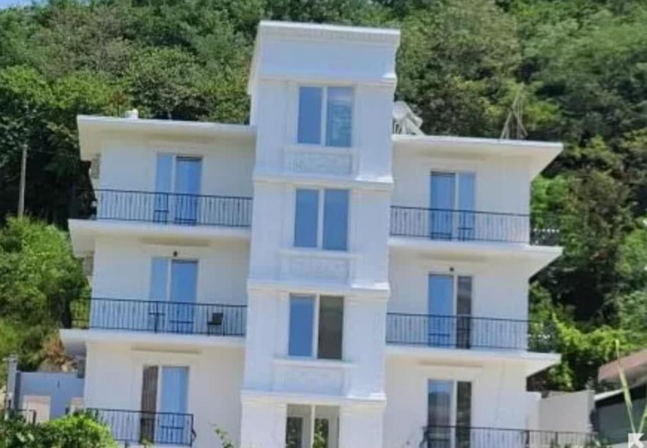 Hotel Fama Škalngur Zewnętrze zdjęcie