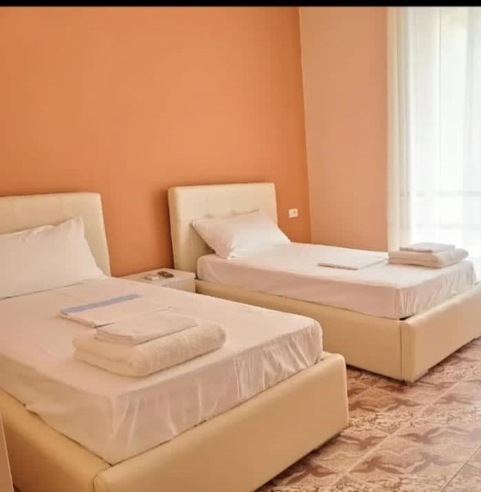 Hotel Fama Škalngur Zewnętrze zdjęcie